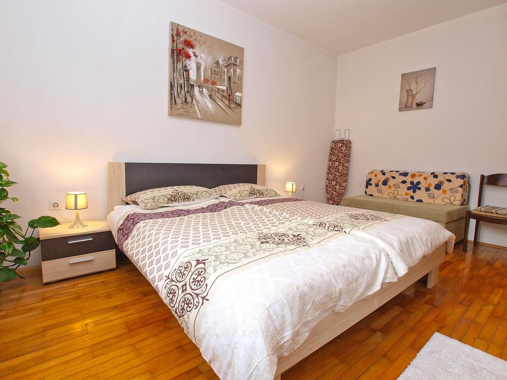 Family Friendly Apartment 946 Pula Exterior photo