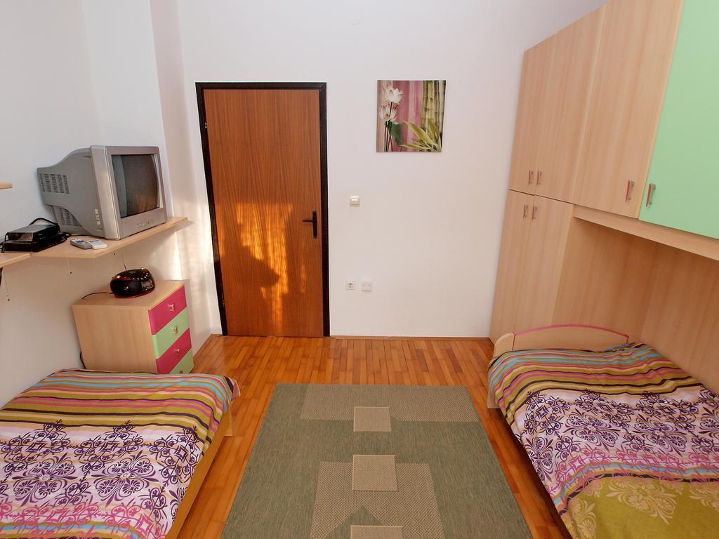 Family Friendly Apartment 946 Pula Exterior photo