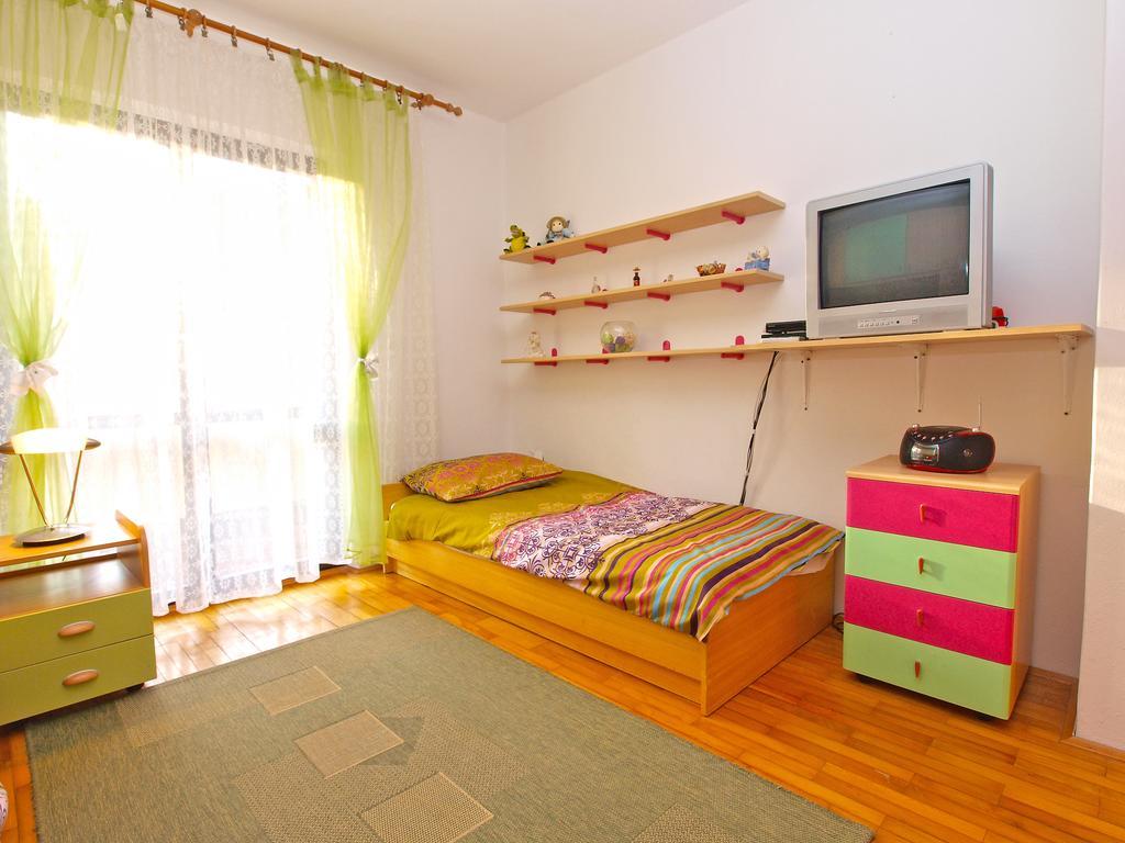 Family Friendly Apartment 946 Pula Exterior photo