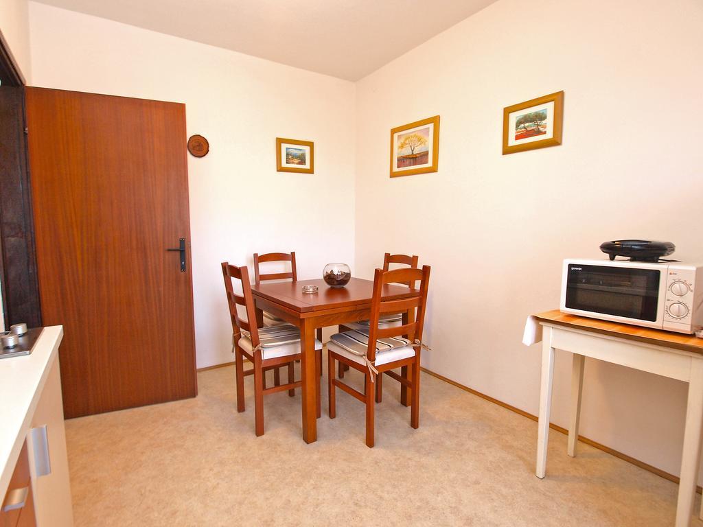 Family Friendly Apartment 946 Pula Exterior photo