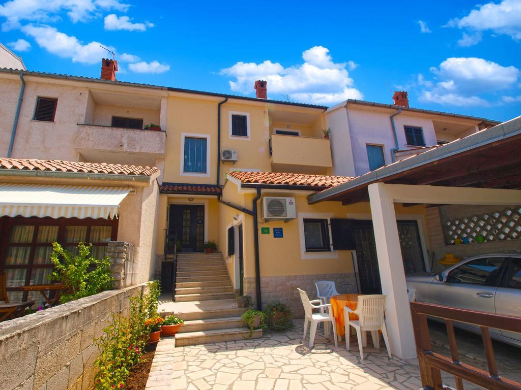Family Friendly Apartment 946 Pula Exterior photo